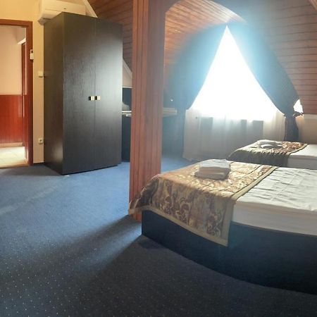 Karikas Hotel Hajdúszoboszló Buitenkant foto