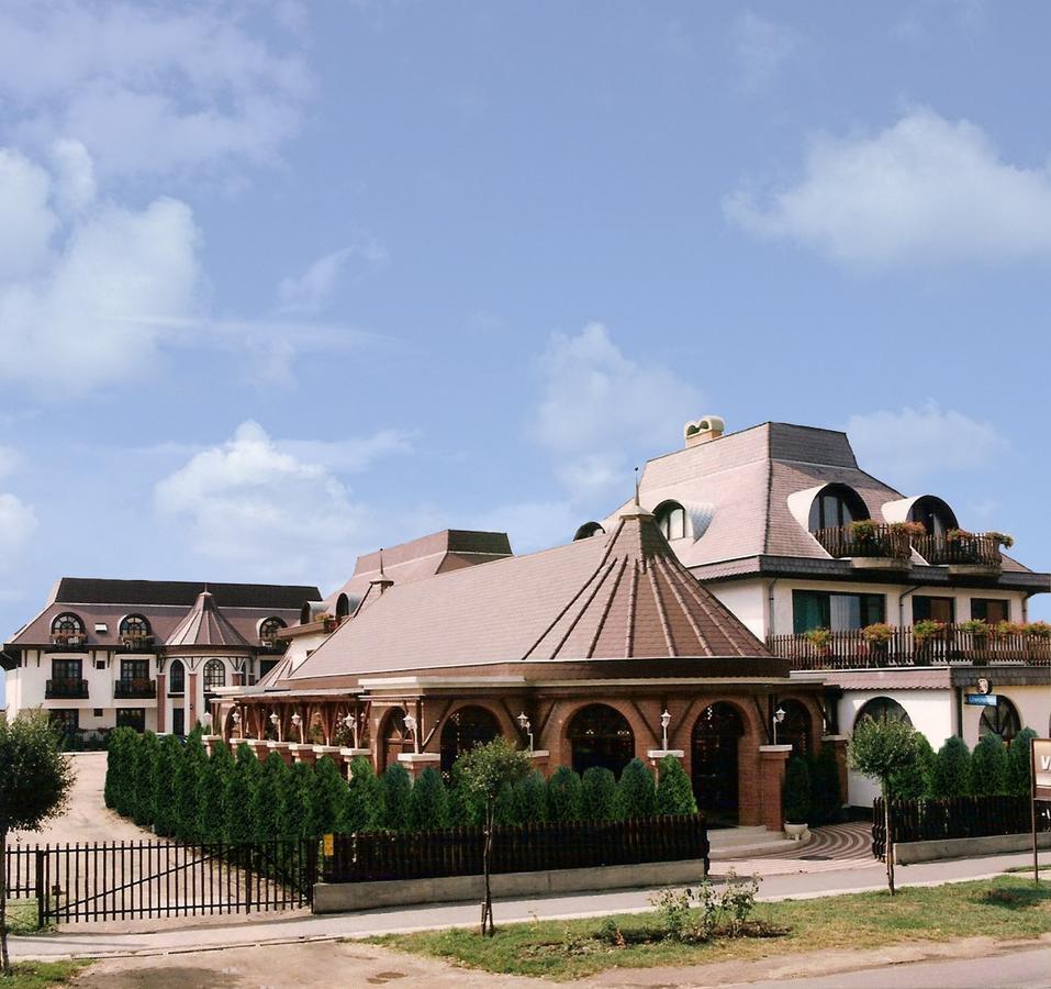 Karikas Hotel Hajdúszoboszló Buitenkant foto