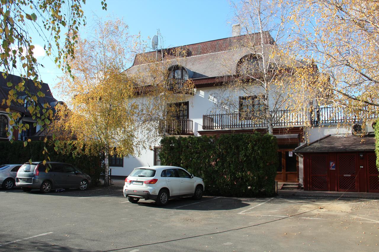 Karikas Hotel Hajdúszoboszló Buitenkant foto