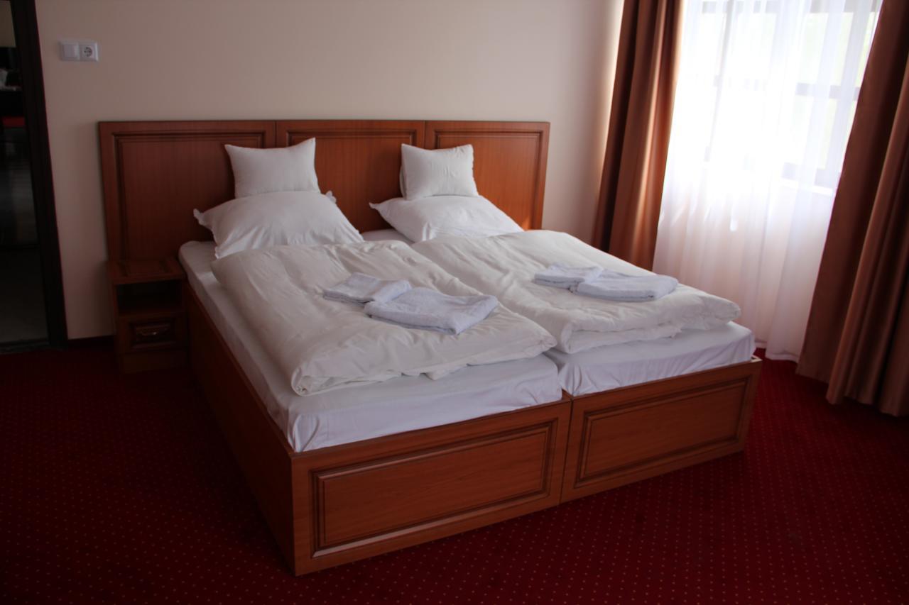 Karikas Hotel Hajdúszoboszló Buitenkant foto
