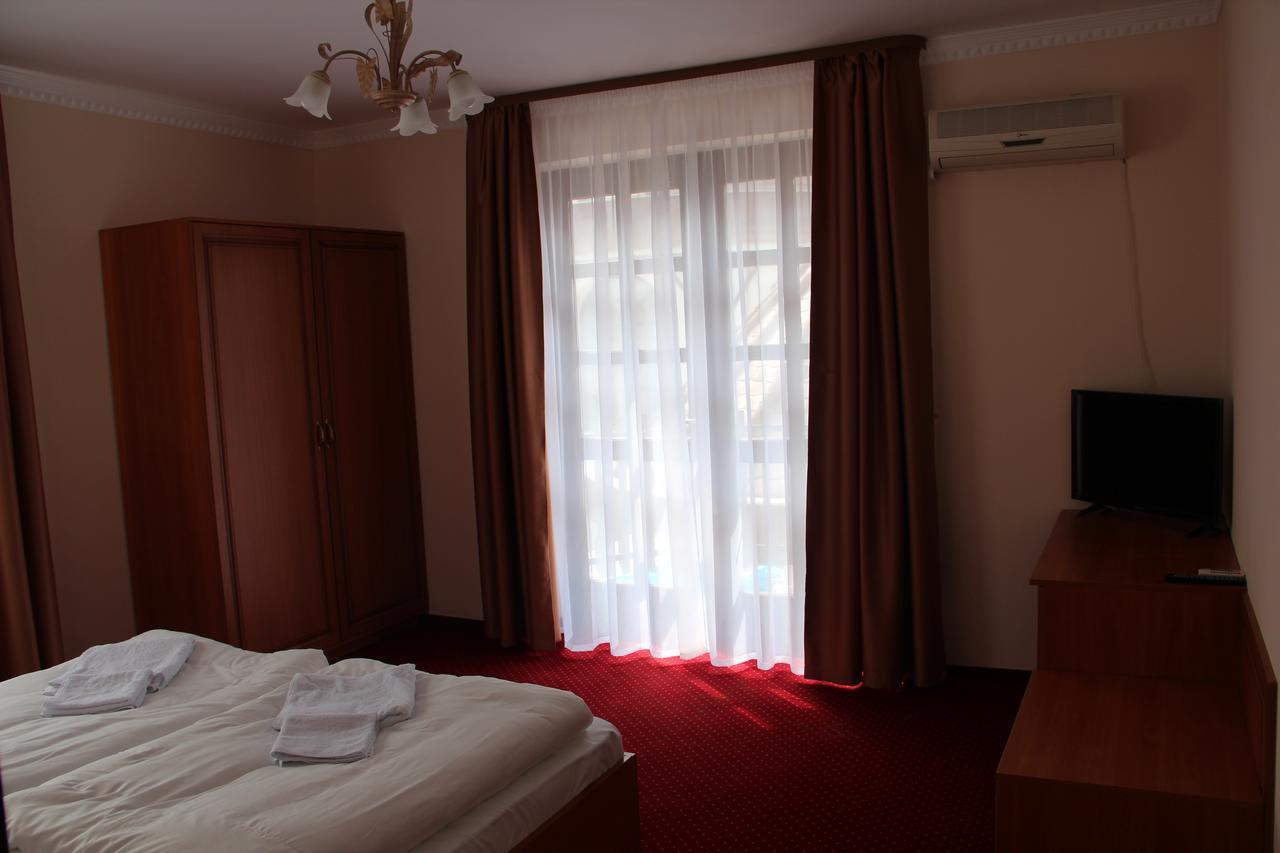 Karikas Hotel Hajdúszoboszló Buitenkant foto