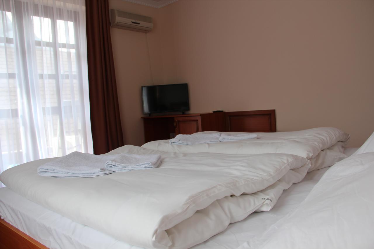 Karikas Hotel Hajdúszoboszló Buitenkant foto