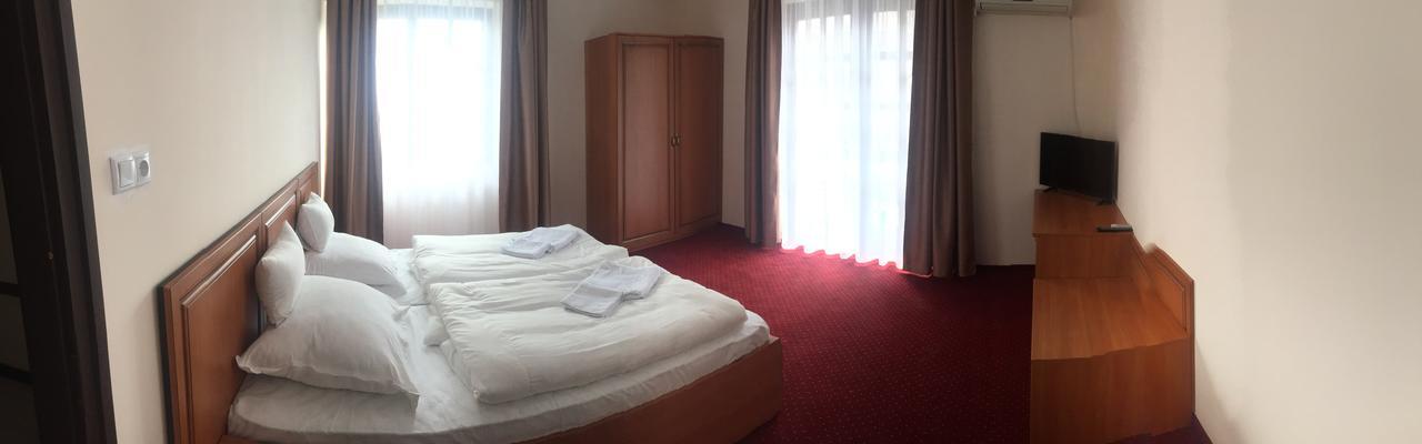 Karikas Hotel Hajdúszoboszló Buitenkant foto