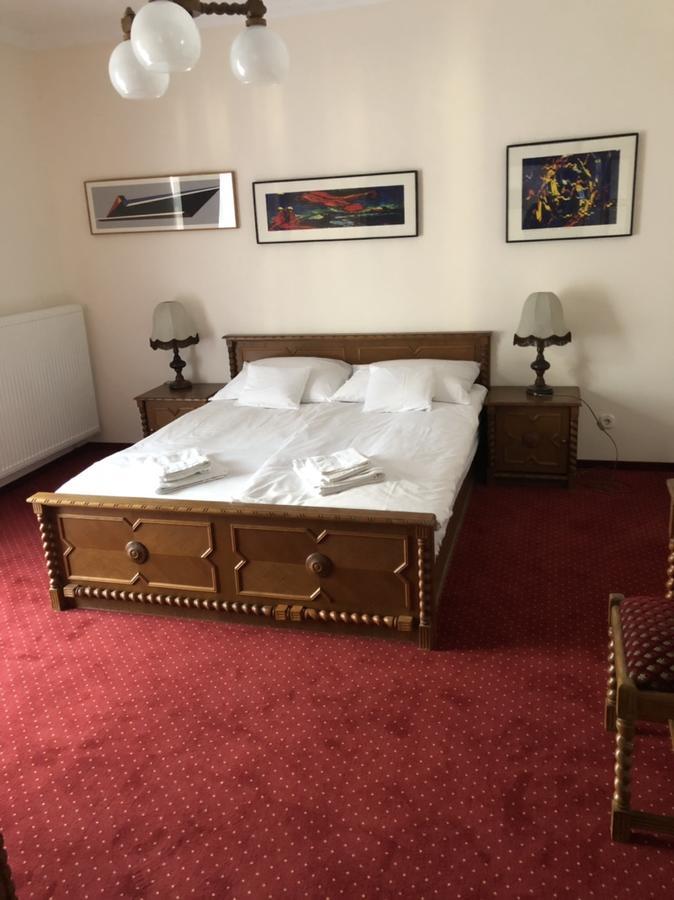 Karikas Hotel Hajdúszoboszló Buitenkant foto