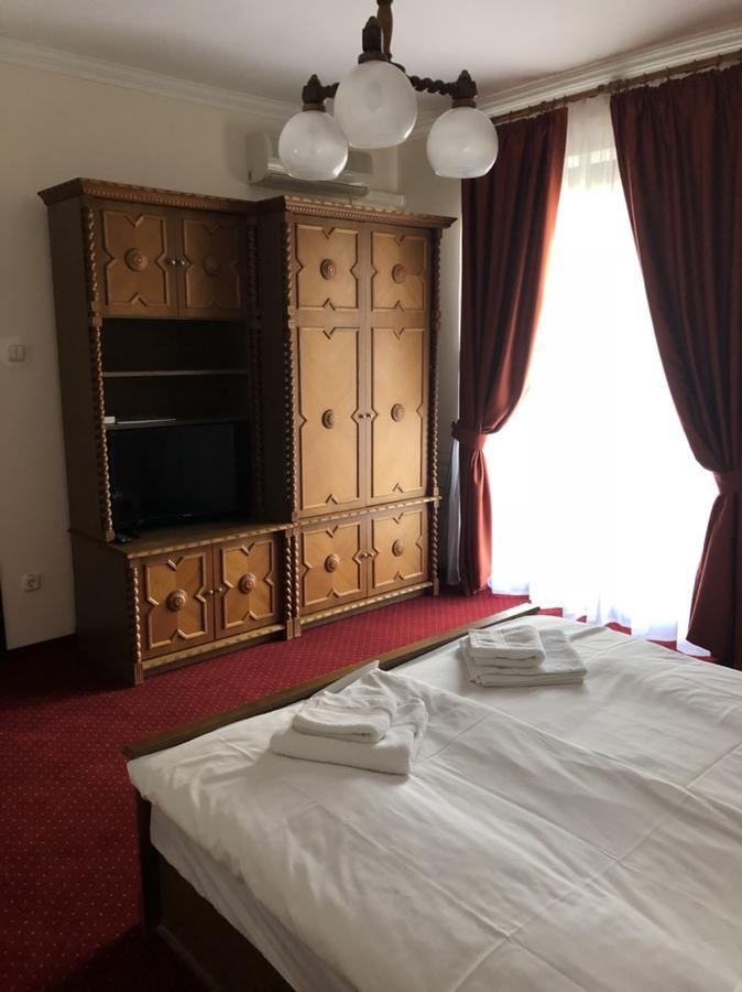 Karikas Hotel Hajdúszoboszló Buitenkant foto