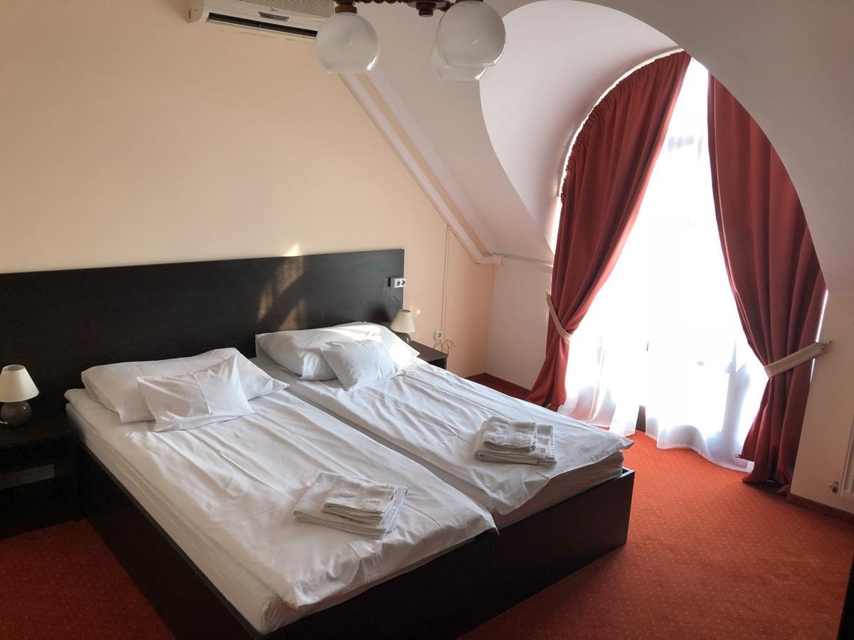 Karikas Hotel Hajdúszoboszló Buitenkant foto