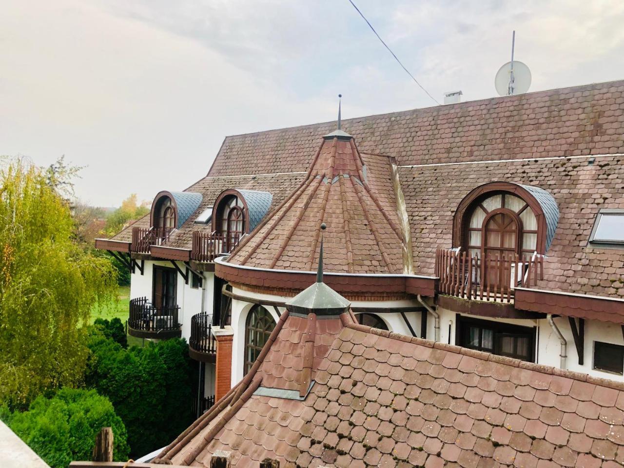 Karikas Hotel Hajdúszoboszló Buitenkant foto