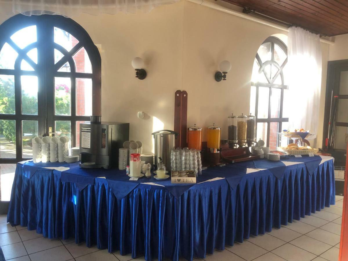 Karikas Hotel Hajdúszoboszló Buitenkant foto