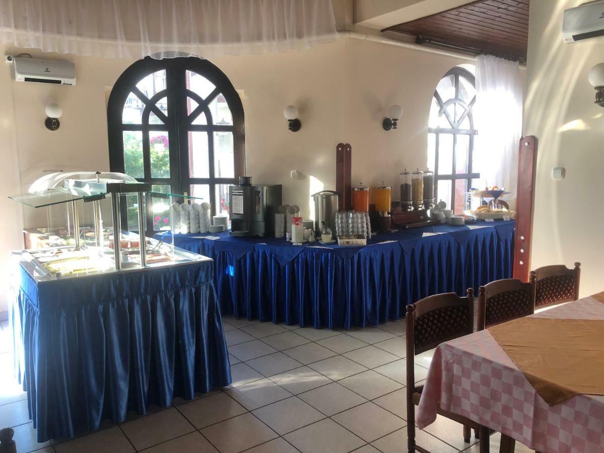 Karikas Hotel Hajdúszoboszló Buitenkant foto