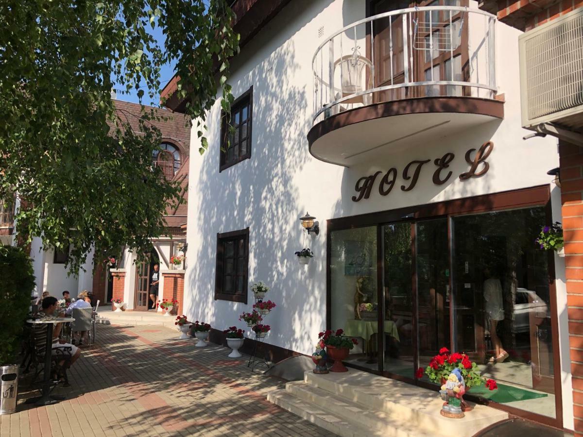 Karikas Hotel Hajdúszoboszló Buitenkant foto